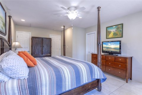 House in Pompano Beach, Florida 5 bedrooms, 219.44 sq.m. № 2075265 - photo 13