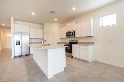 House in Palm Bay, Florida 4 bedrooms, 190.08 sq.m. № 2245444 - photo 18