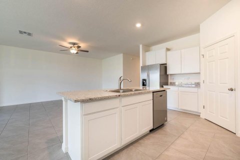 House in Palm Bay, Florida 4 bedrooms, 190.08 sq.m. № 2245444 - photo 17