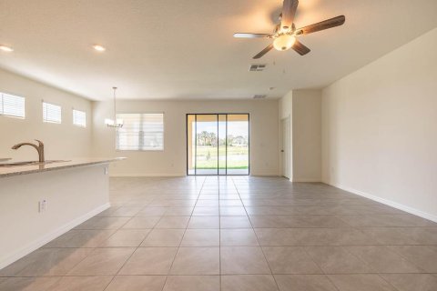 House in Palm Bay, Florida 4 bedrooms, 190.08 sq.m. № 2245444 - photo 15