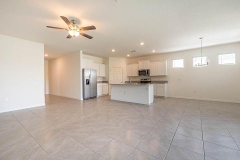 House in Palm Bay, Florida 4 bedrooms, 190.08 sq.m. № 2245444 - photo 16