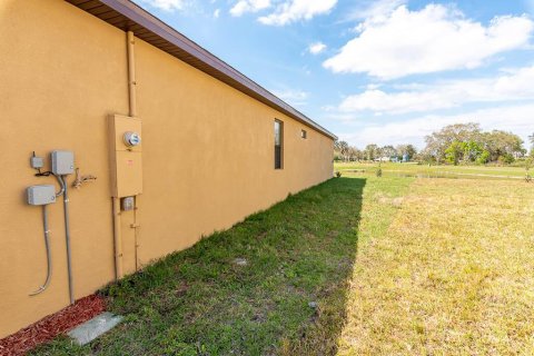 House in Palm Bay, Florida 4 bedrooms, 190.08 sq.m. № 2245444 - photo 9