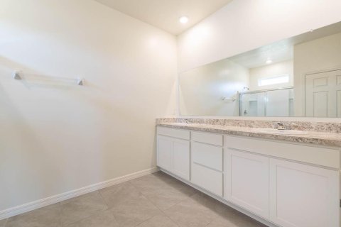 House in Palm Bay, Florida 4 bedrooms, 190.08 sq.m. № 2245444 - photo 14