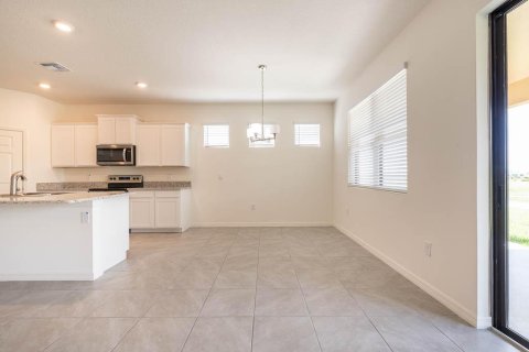 House in Palm Bay, Florida 4 bedrooms, 190.08 sq.m. № 2245444 - photo 19