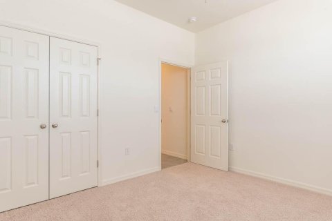 House in Palm Bay, Florida 4 bedrooms, 190.08 sq.m. № 2245444 - photo 28
