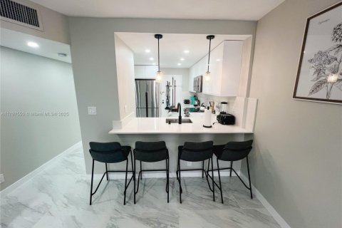 Condo in Hollywood, Florida, 1 bedroom  № 1752626 - photo 7