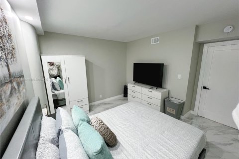 Condo in Hollywood, Florida, 1 bedroom  № 1752626 - photo 14