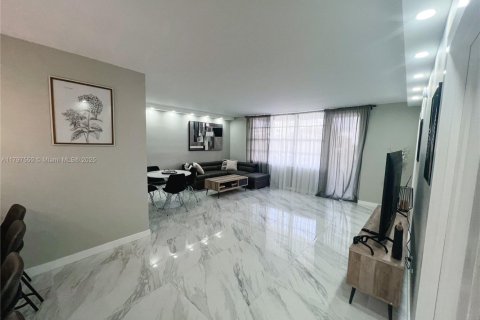 Condo in Hollywood, Florida, 1 bedroom  № 1752626 - photo 12