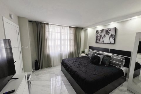 Condo in Hollywood, Florida, 1 bedroom  № 1752626 - photo 15