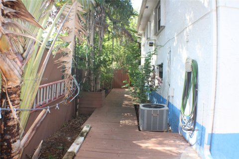 House in Fort Lauderdale, Florida 3 bedrooms, 100.15 sq.m. № 2013343 - photo 24