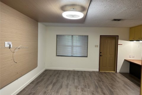 House in Fort Lauderdale, Florida 3 bedrooms, 100.15 sq.m. № 2013343 - photo 3