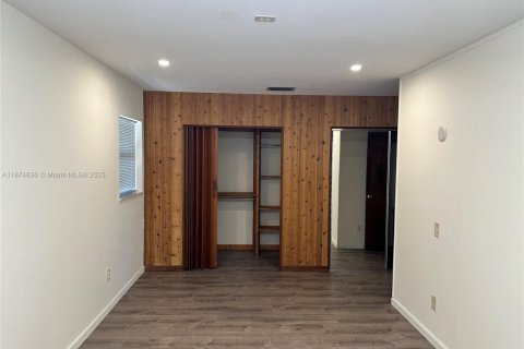House in Fort Lauderdale, Florida 3 bedrooms, 100.15 sq.m. № 2013343 - photo 5