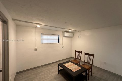 House in Fort Lauderdale, Florida 3 bedrooms, 100.15 sq.m. № 2013343 - photo 21