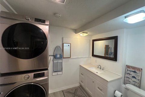 House in Fort Lauderdale, Florida 3 bedrooms, 100.15 sq.m. № 2013343 - photo 16