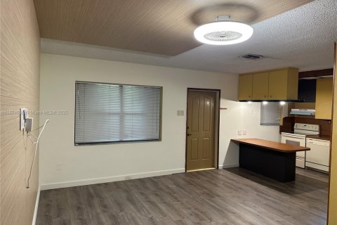 House in Fort Lauderdale, Florida 3 bedrooms, 100.15 sq.m. № 2013343 - photo 7