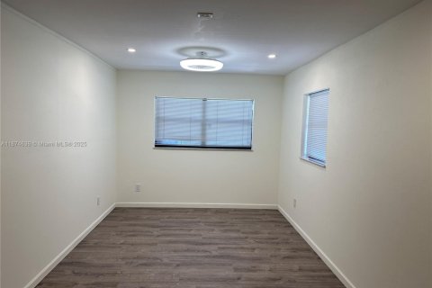 House in Fort Lauderdale, Florida 3 bedrooms, 100.15 sq.m. № 2013343 - photo 10