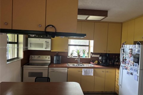 House in Fort Lauderdale, Florida 3 bedrooms, 100.15 sq.m. № 2013343 - photo 4