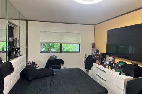 House in Fort Lauderdale, Florida 3 bedrooms, 100.15 sq.m. № 2013343 - photo 13