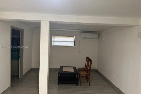 House in Fort Lauderdale, Florida 3 bedrooms, 100.15 sq.m. № 2013343 - photo 15