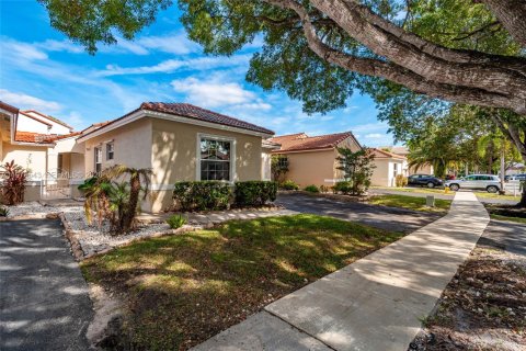 Townhouse in Pembroke Pines, Florida 3 bedrooms, 125.98 sq.m. № 2040503 - photo 2