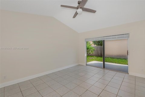 Townhouse in Pembroke Pines, Florida 3 bedrooms, 125.98 sq.m. № 2040503 - photo 17