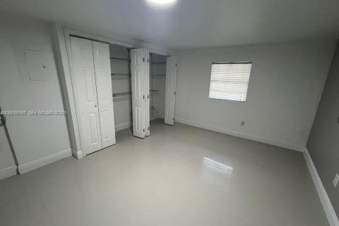 House in Hollywood, Florida 3 bedrooms, 145.21 sq.m. № 1996093 - photo 9