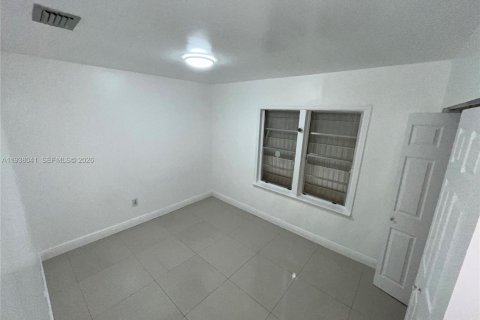 House in Hollywood, Florida 3 bedrooms, 145.21 sq.m. № 1996093 - photo 8