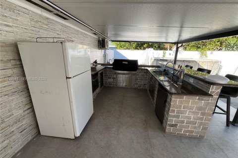 House in Hollywood, Florida 3 bedrooms, 145.21 sq.m. № 1996093 - photo 14