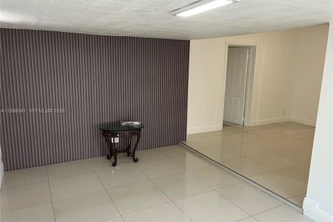 House in Hollywood, Florida 3 bedrooms, 145.21 sq.m. № 1996093 - photo 5