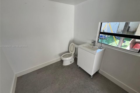 House in Hollywood, Florida 3 bedrooms, 145.21 sq.m. № 1996093 - photo 11