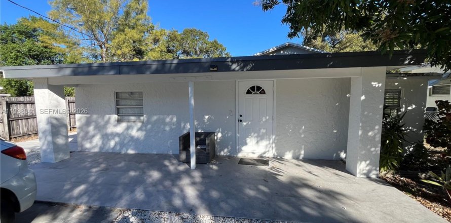 House in Hollywood, Florida 3 bedrooms, 145.21 sq.m. № 1996093