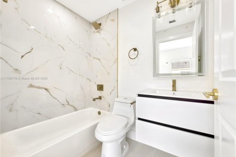 Touwnhouse à vendre à Miami, Floride: 2 chambres, 87.33 m2 № 1712296 - photo 7