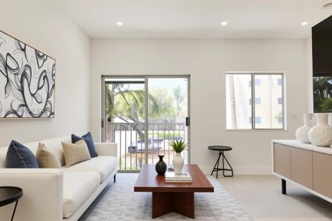 Touwnhouse à vendre à Miami, Floride: 2 chambres, 87.33 m2 № 1712296 - photo 1