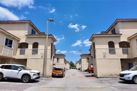 Touwnhouse à vendre à Miami, Floride: 2 chambres, 87.33 m2 № 1712296 - photo 13