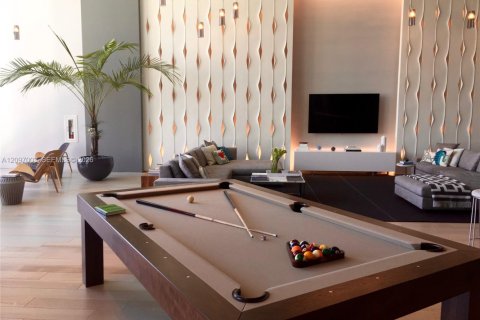 Condo in Miami, Florida, 2 bedrooms  № 2392446 - photo 23