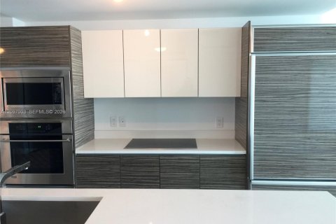 Condo in Miami, Florida, 2 bedrooms  № 2392446 - photo 6