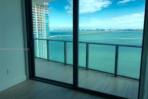 Condo in Miami, Florida, 2 bedrooms  № 2392446 - photo 7