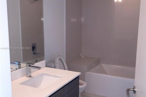 Condo in Miami, Florida, 2 bedrooms  № 2392446 - photo 17