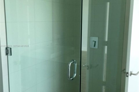 Condo in Miami, Florida, 2 bedrooms  № 2392446 - photo 8