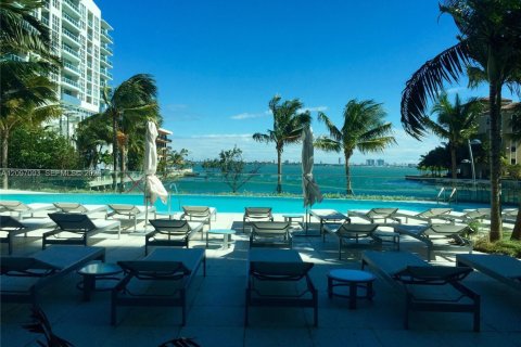 Condo in Miami, Florida, 2 bedrooms  № 2392446 - photo 26