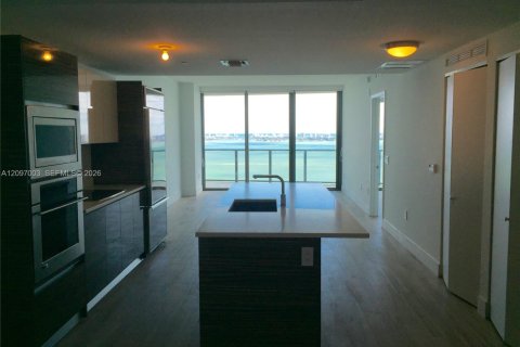 Condo in Miami, Florida, 2 bedrooms  № 2392446 - photo 4