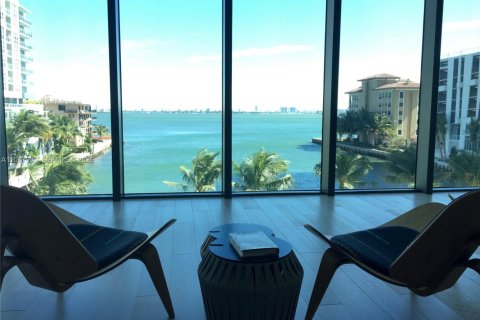 Condo in Miami, Florida, 2 bedrooms  № 2392446 - photo 24