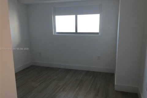 Condo in Miami, Florida, 2 bedrooms  № 2392446 - photo 18