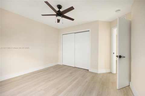 Купить коммерческую недвижимость в Майами, Флорида 215.16м2, № 1971329 - фото 10