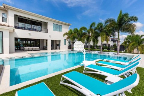 Casa en venta en Four Corners, Florida, 9 dormitorios, 757.25 m2 № 2114647 - foto 3