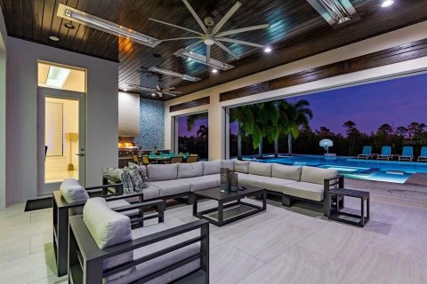 Casa en venta en Four Corners, Florida, 9 dormitorios, 757.25 m2 № 2114647 - foto 12