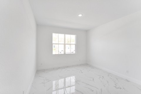 Casa en venta en Port St. Lucie, Florida, 2 dormitorios, 200.95 m2 № 2243480 - foto 4