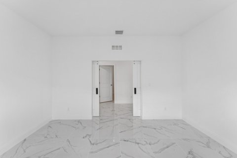 Casa en venta en Port St. Lucie, Florida, 2 dormitorios, 200.95 m2 № 2243480 - foto 9