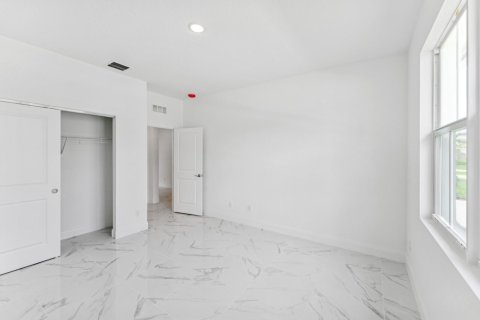 Casa en venta en Port St. Lucie, Florida, 2 dormitorios, 200.95 m2 № 2243480 - foto 5
