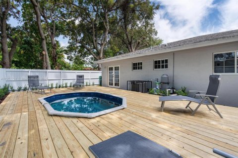 Купить коммерческую недвижимость в Майами, Флорида 267.37м2, № 1971314 - фото 2